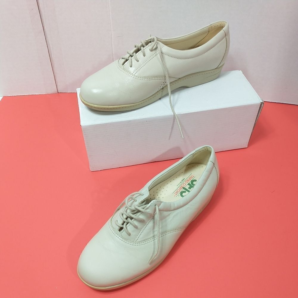 SAS Tripad Comfort Whisper Womans SZ 7.5N Beige LaceUp Shoe